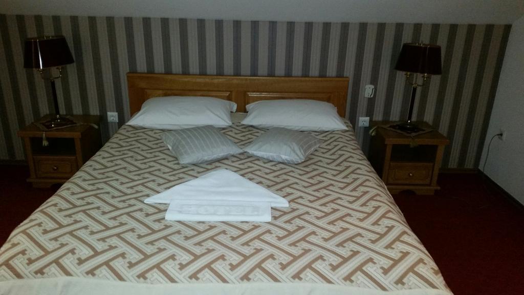 Hotel Latinski Most Sarajevo Exteriör bild